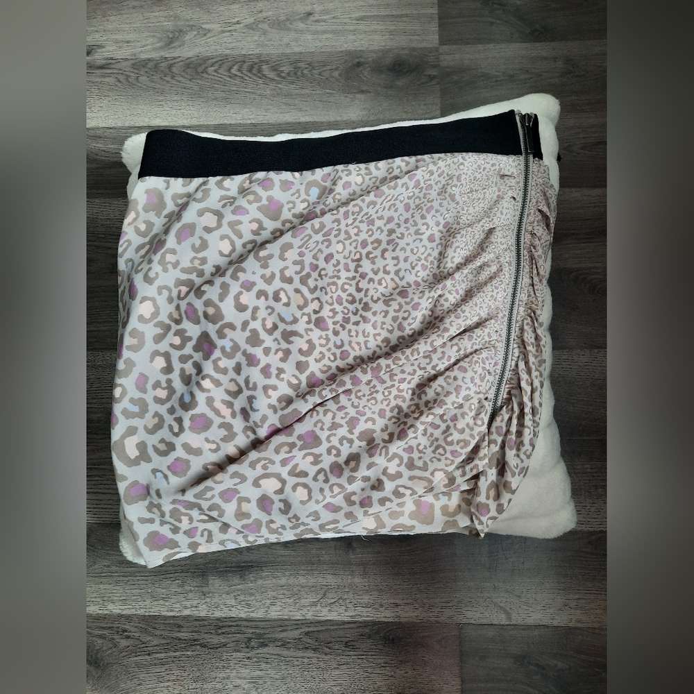 Armani Exchange mini skirt size 4 light fabric used good condition